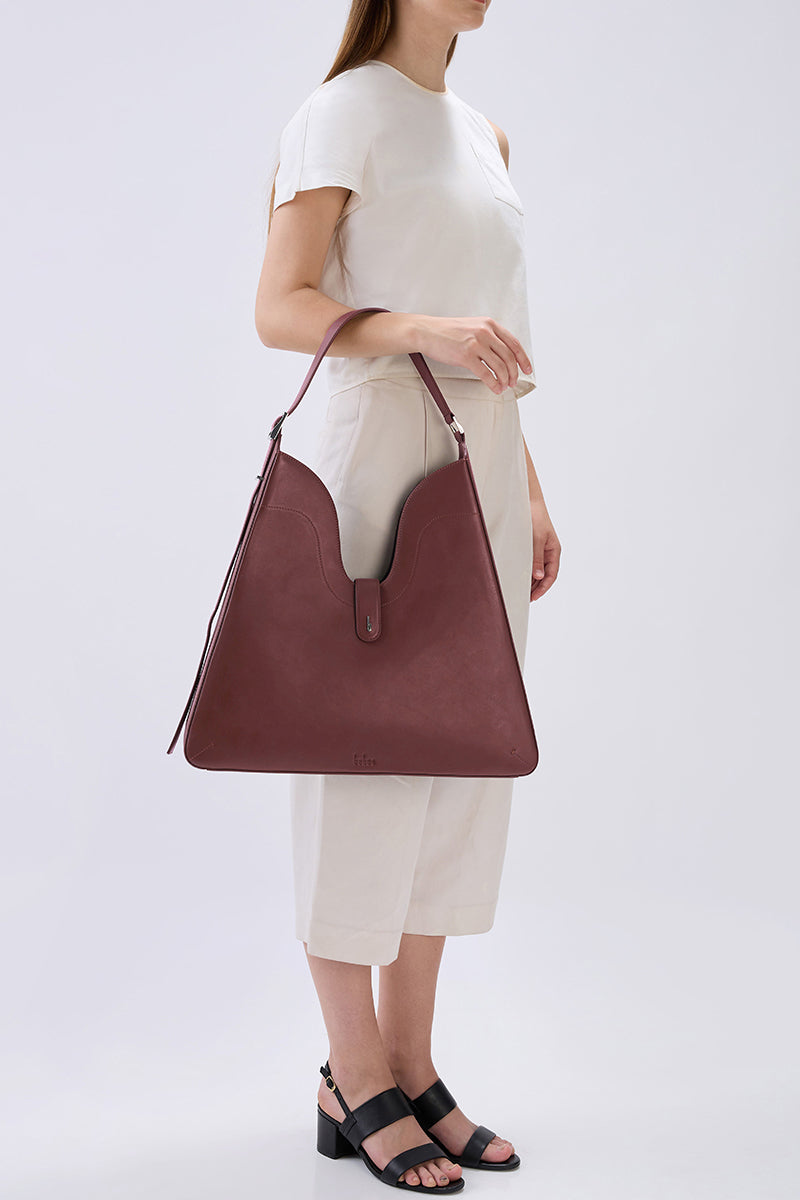 Behnò New York Melina shoulder bag in Nappa leather, brick color, stylish bag with adjustable strap and sleek design.