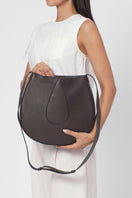 Behn0 New York Nilde Hobo shoulder bag in cacao leather, on-body view showing soft texture and stylish design.