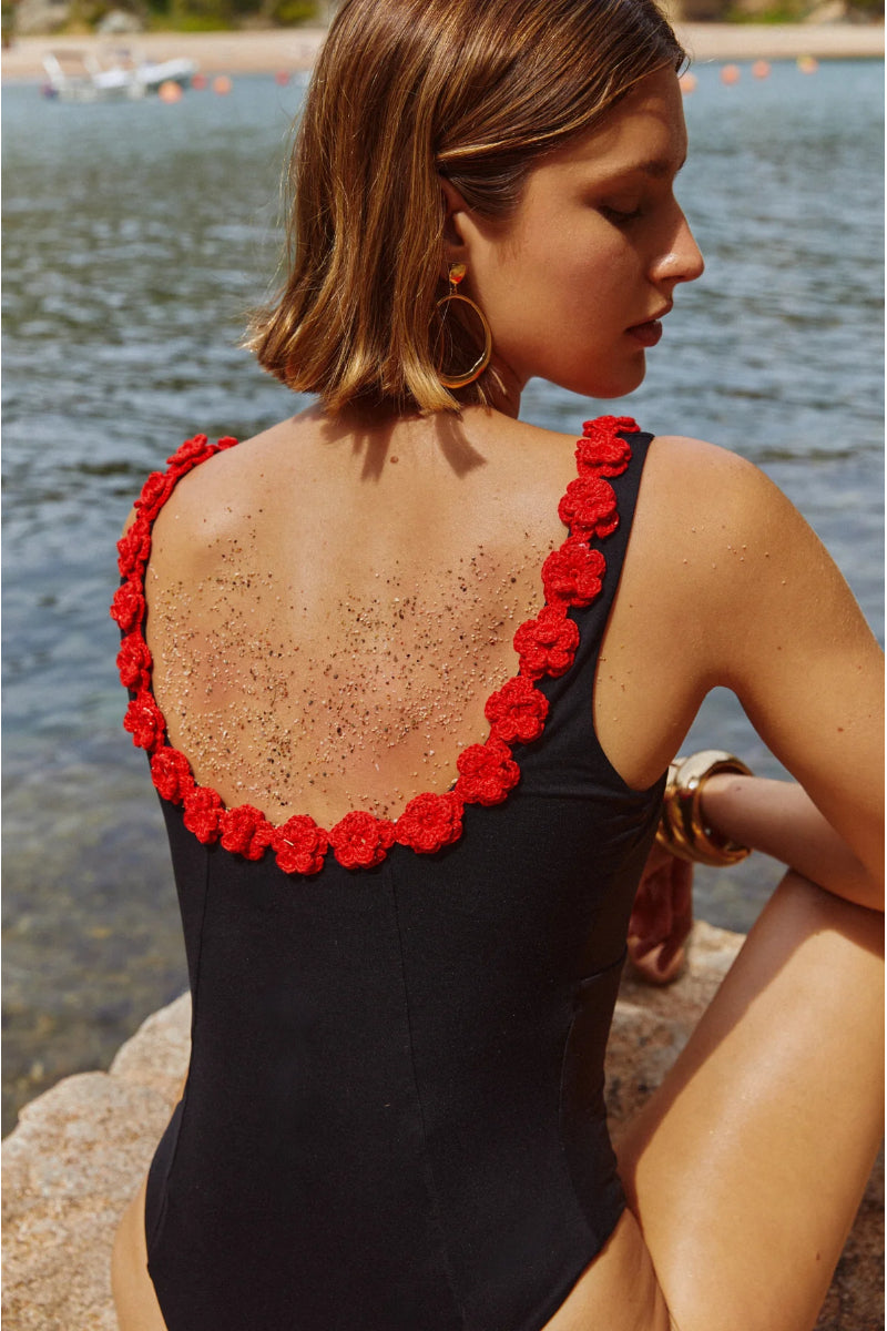 Señorita Satuna swimsuit in black, stylish one-piece swimwear with sleek design, perfect for beach or poolside wear.
