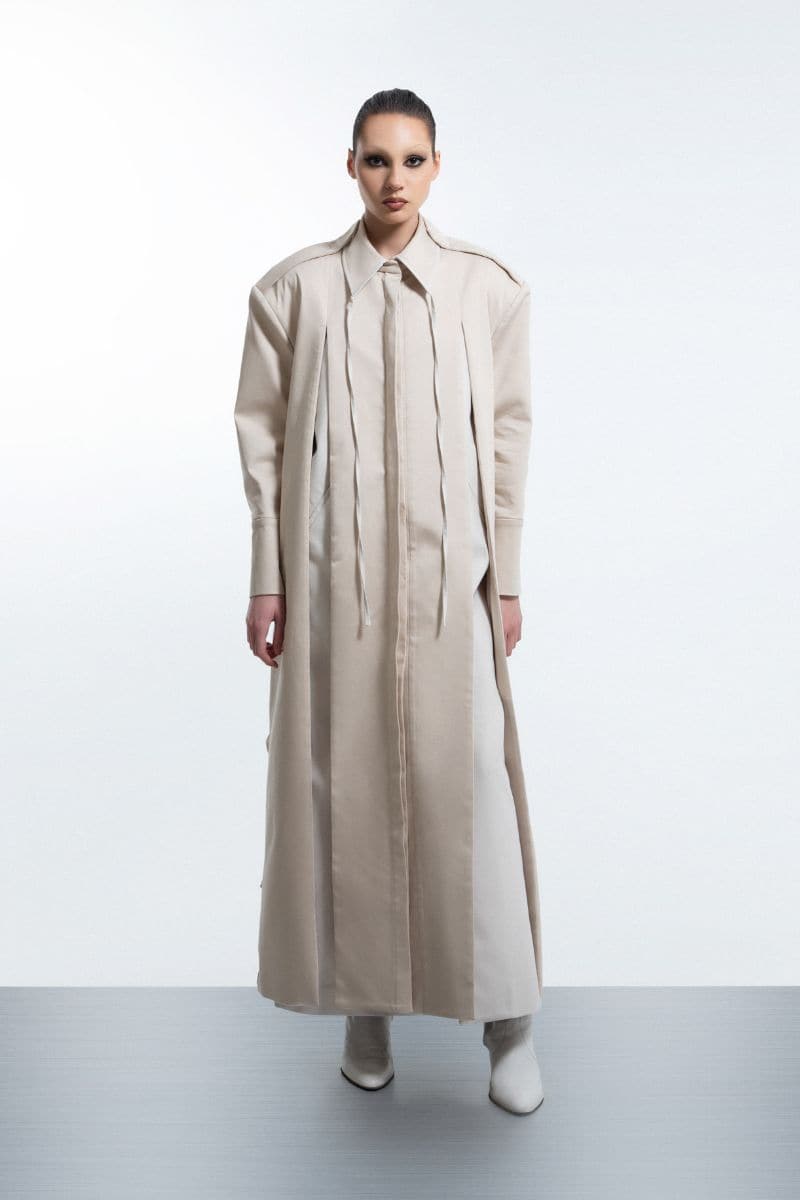 LAYERED CRUMPLE-BACK BEIGE TRENCH | Blikvanger | CULT MIA
