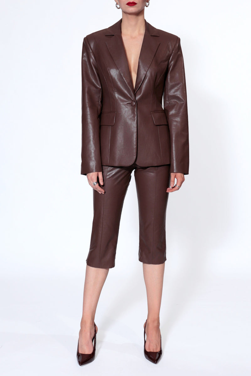 AGGI by Halewski Bonnie blazer in chocolate brown, tailored blazer with lapels and button closure, stylish and versatile for women.