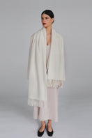 Aethera Helena cashmere shawl in blanc, soft and cozy with elegant drape, perfect for stylish winter wear.