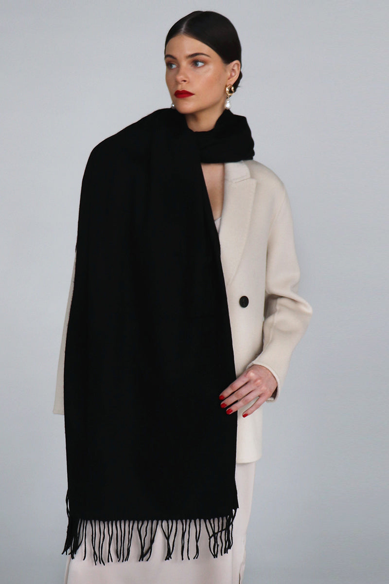 Aethera Helena cashmere shawl in Nero, showcasing a soft black cashmere scarf with elegant drape and luxurious texture.
