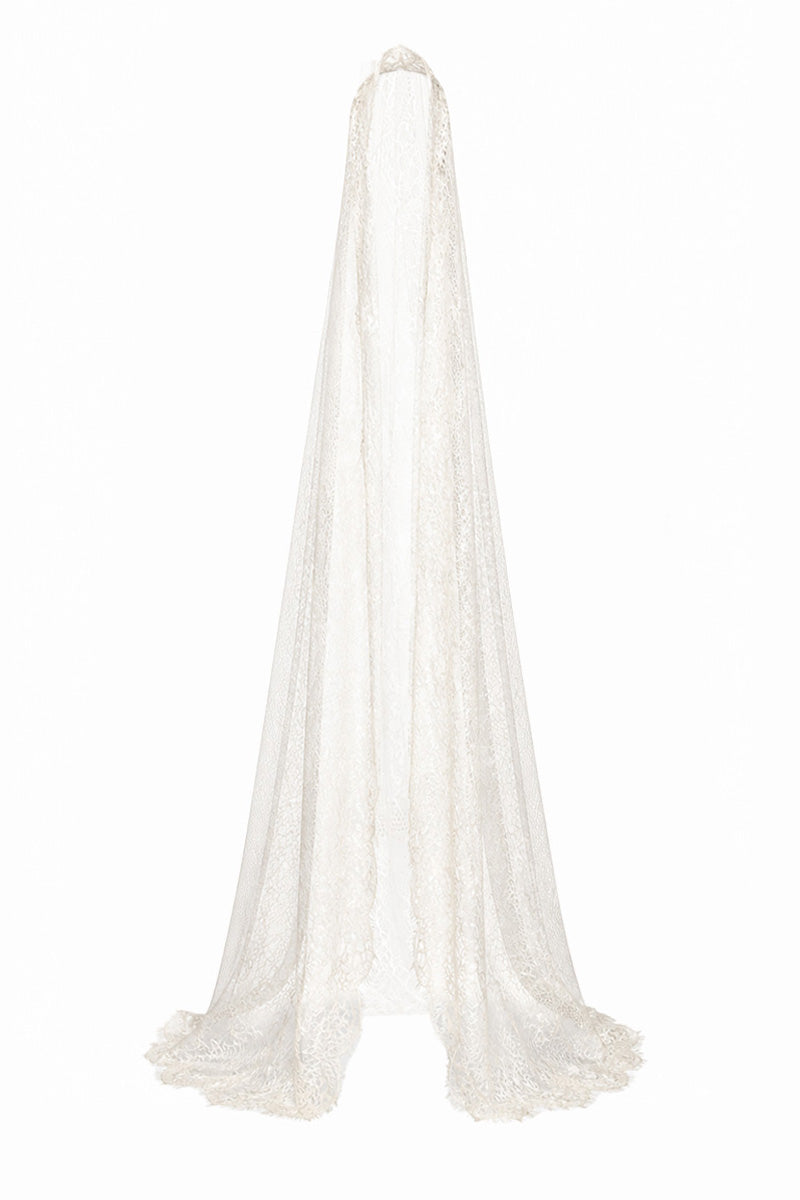 Gigii's DE LEDDA veil hair accessory with delicate lace and floral design, perfect for elegant hairstyles.