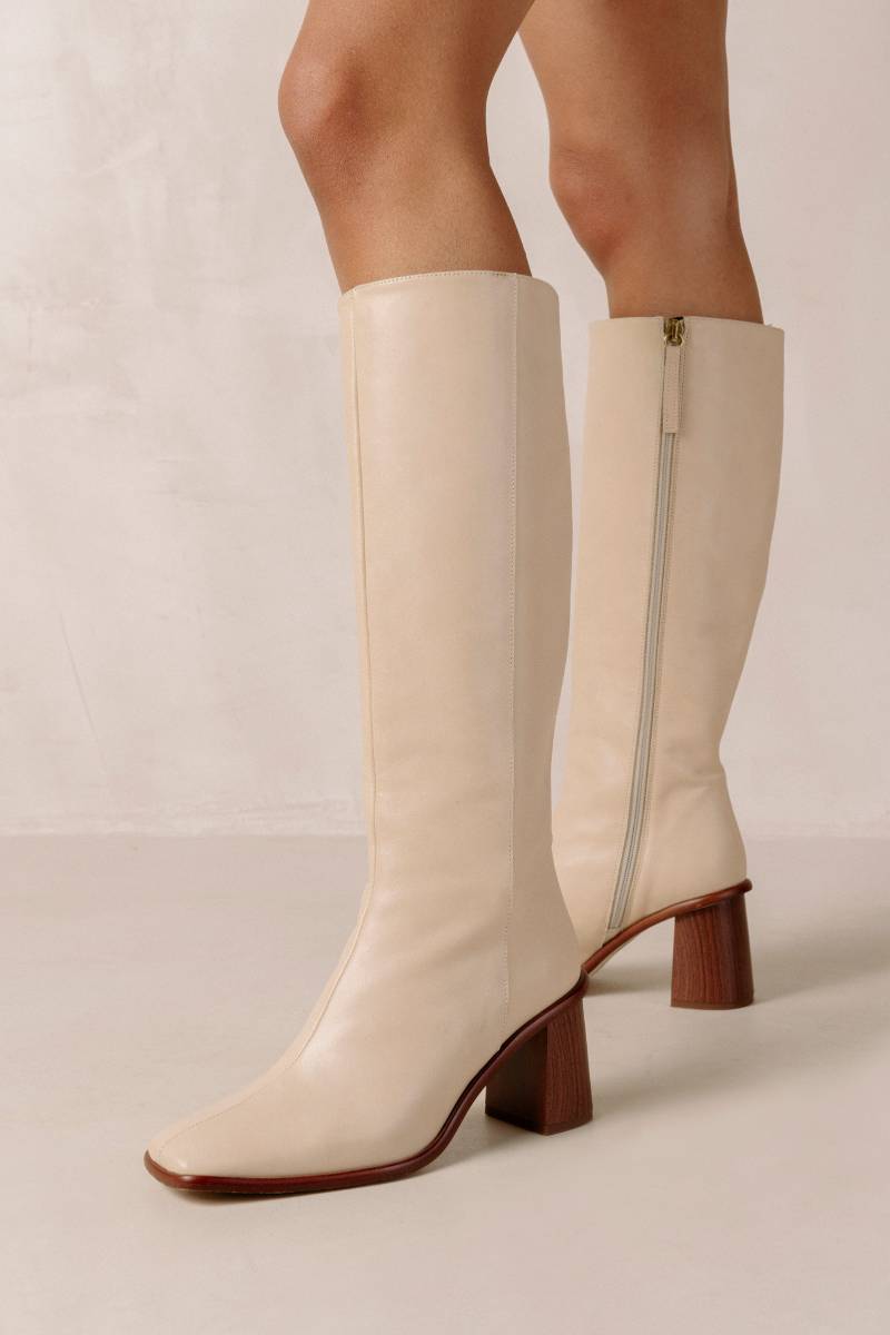 EAST CREAM LEATHER BOOTS - CULT MIA