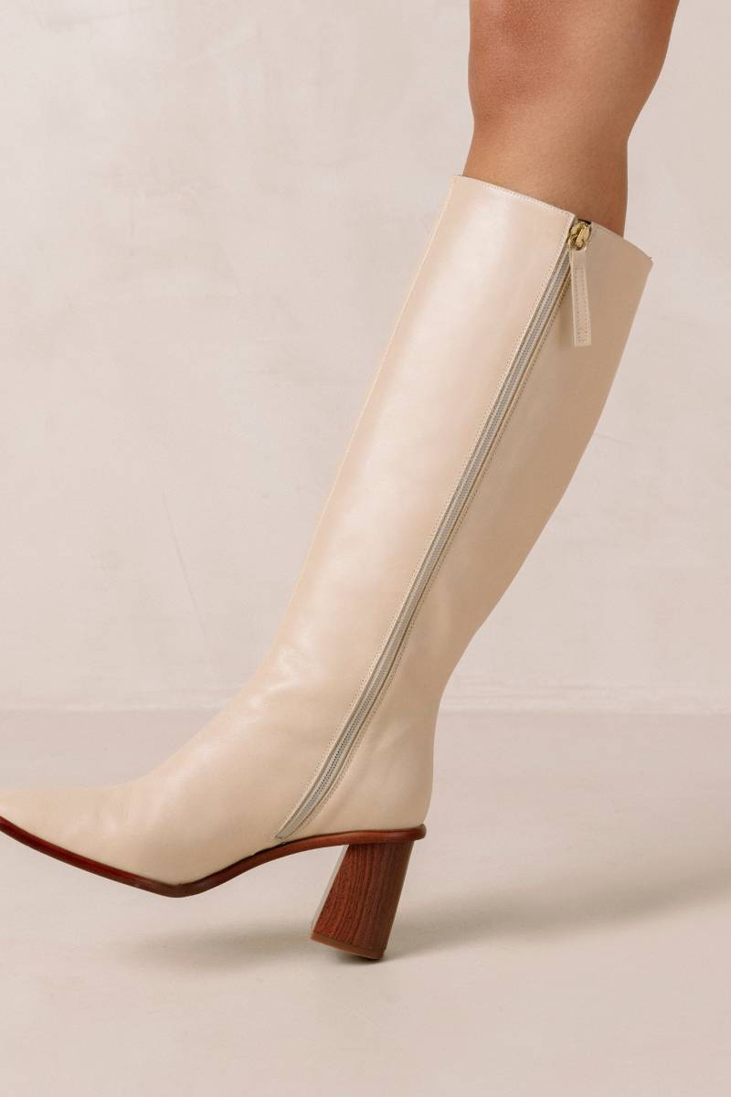 EAST CREAM LEATHER BOOTS - CULT MIA