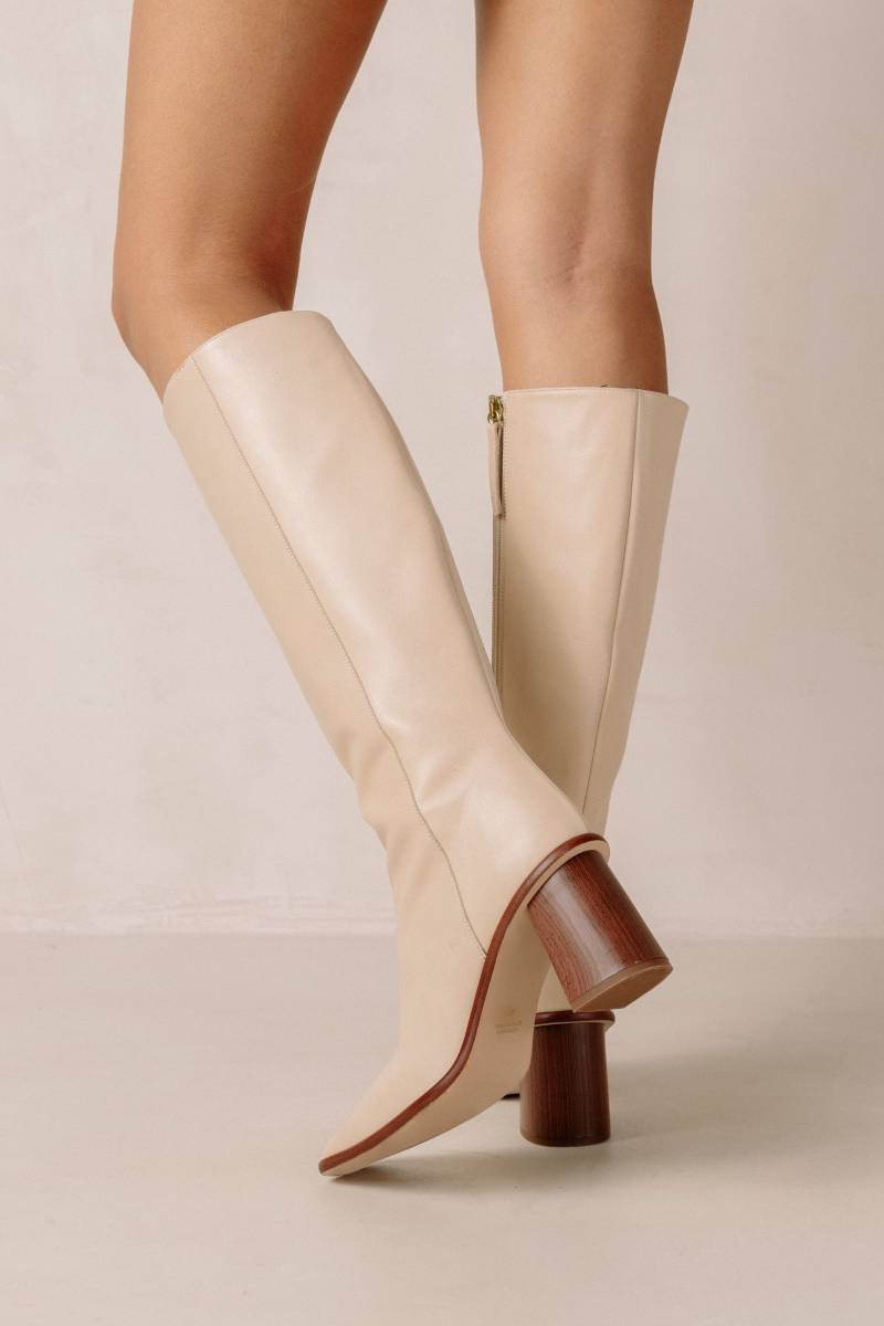 EAST CREAM LEATHER BOOTS - CULT MIA