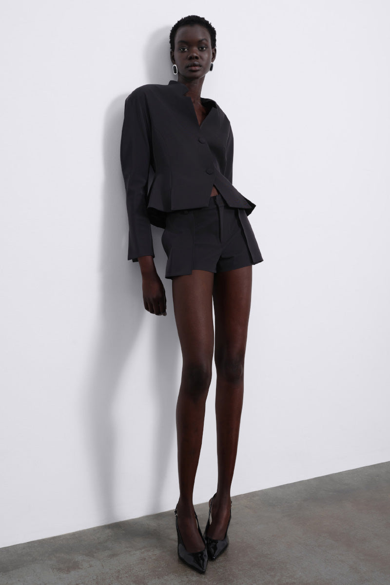 Black SÉLONE Elen double layer shorts with layered design and adjustable waist, casual style perfect for everyday wear.