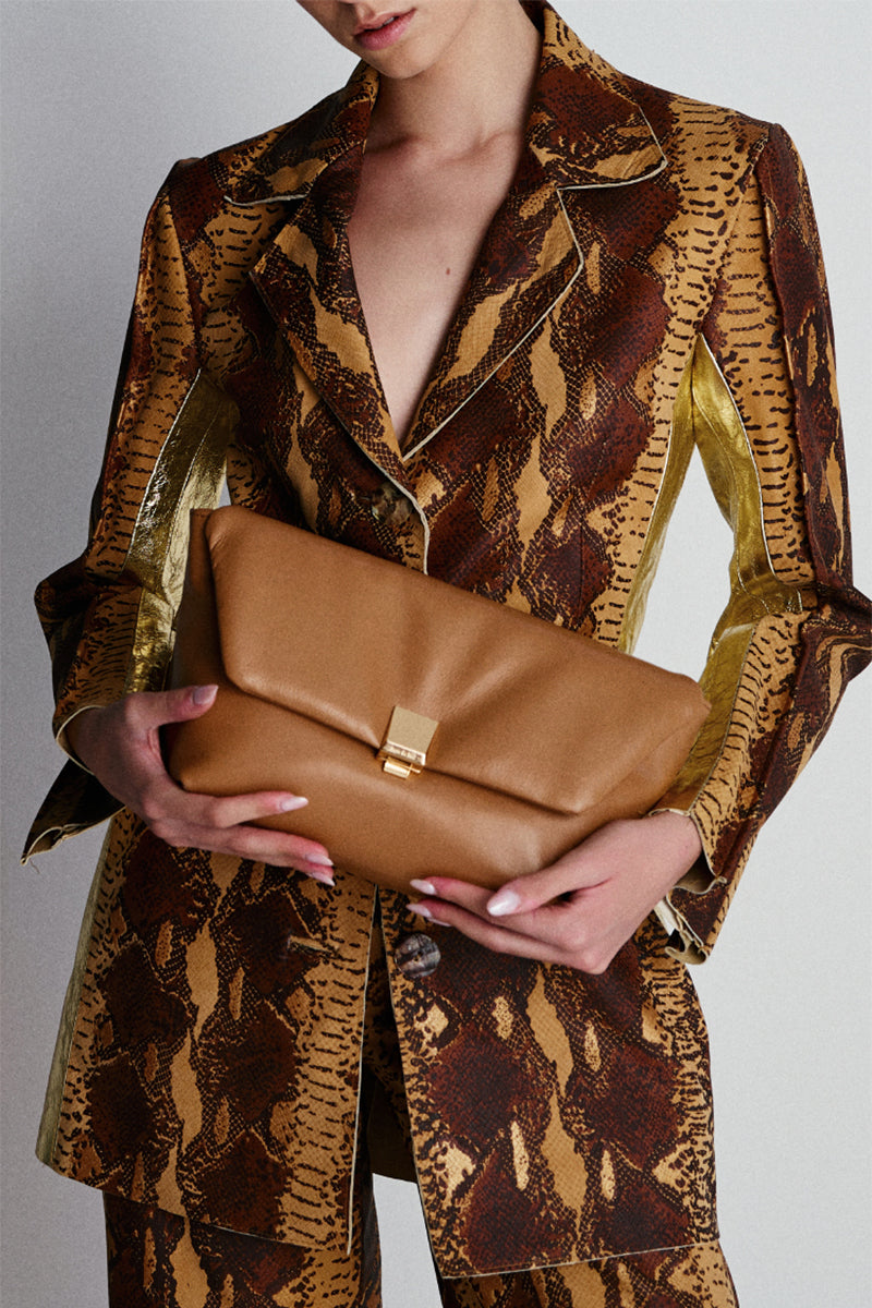 Rose de Mai Faye clutch in caramel leather, stylish and compact with gold-tone hardware, perfect for evening occasions.