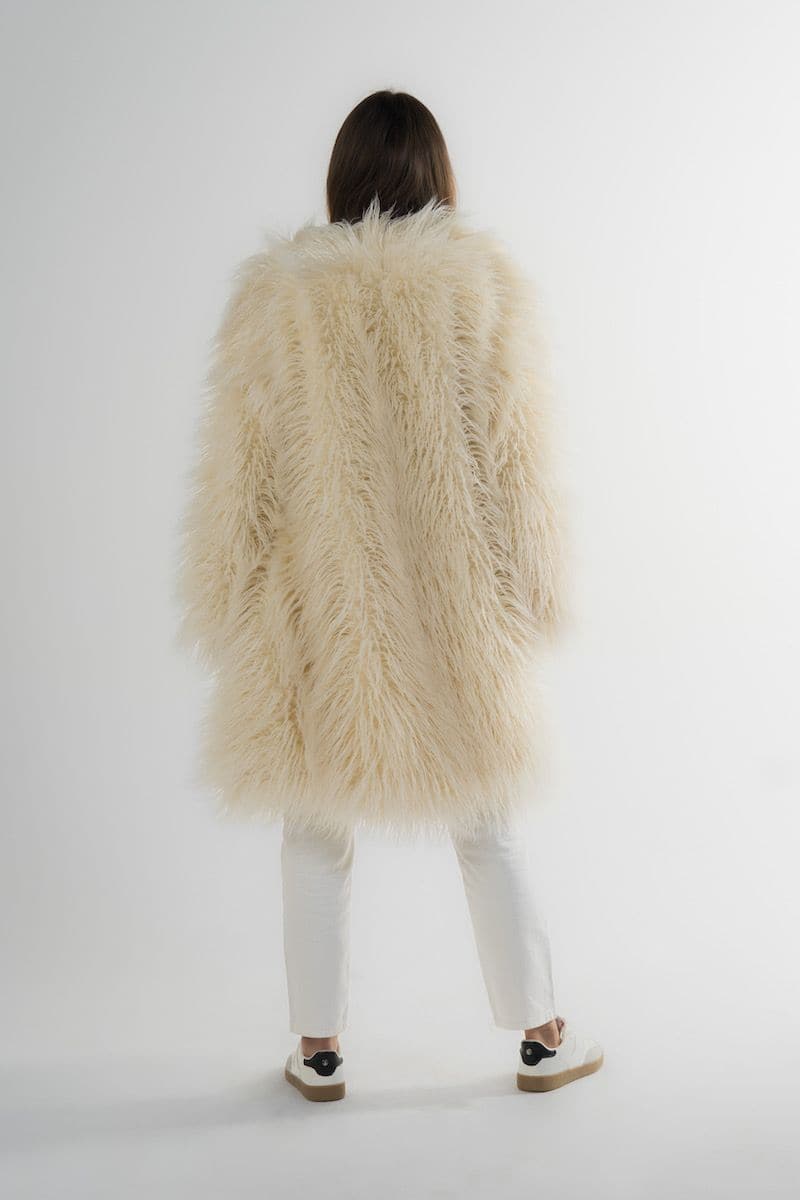 FLUFFY CREAM FAUX FUR COAT | Fortini | CULT MIA