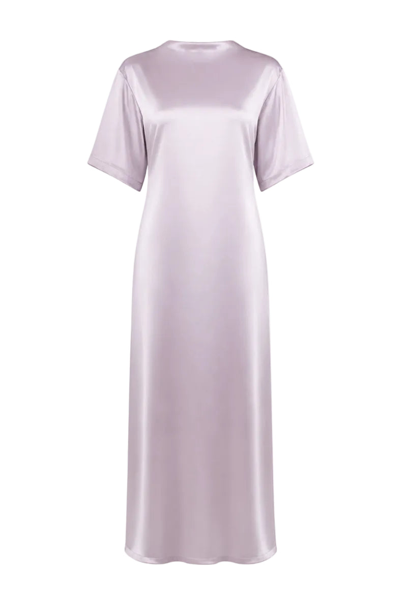 Izakova Gabrijela T-shirt dress in lavender, a stylish maxi dress featuring a relaxed fit and soft fabric.