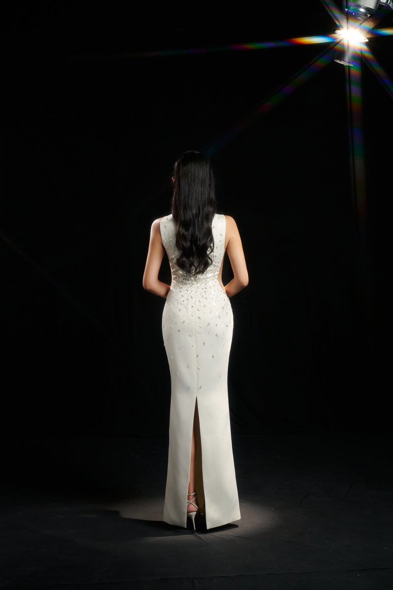 ELCITRA BODY FIT DRESS IN WHITE - CULT MIA