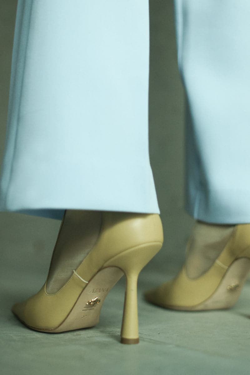 House of Atana Anna wheat heeled boots, stylish ankle boots with chunky heels, in wheat color, size EU 35.
