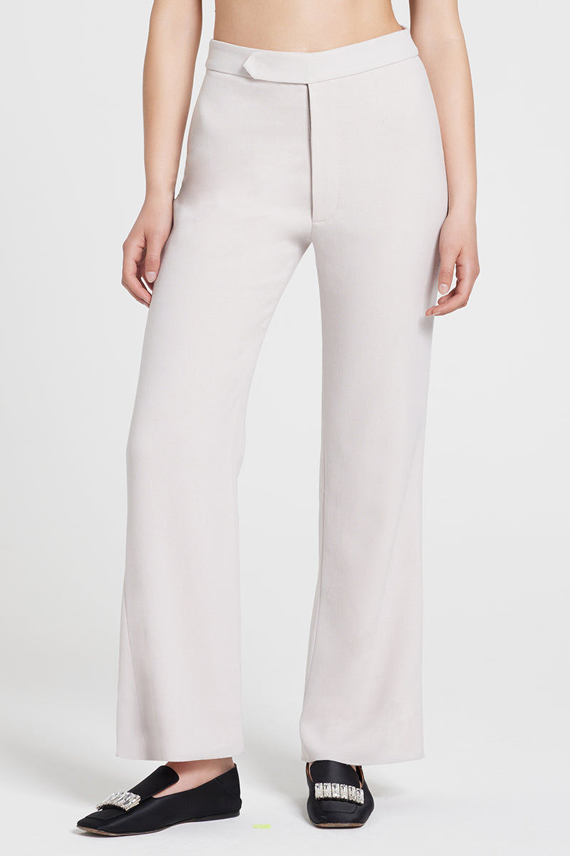 Nara Niro IDA trousers in nude color, stylish pants with a relaxed fit, showcased on a neutral background.