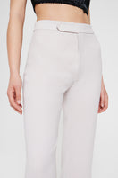 Nara Niro IDA trousers in nude color, stylish pants with a relaxed fit and functional pockets, perfect for casual wear.