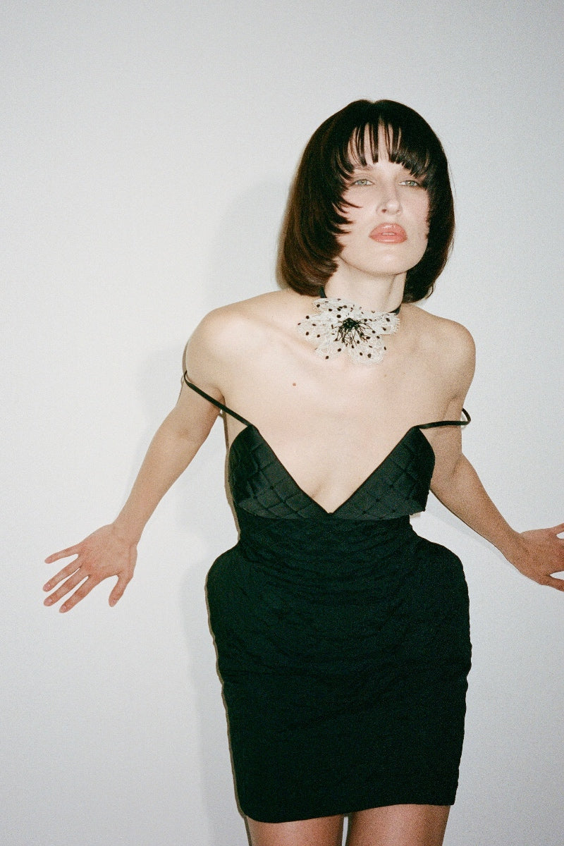 White polka-dot choker necklace by Nué featuring a stylish and trendy design, perfect for accessorizing your outfit.