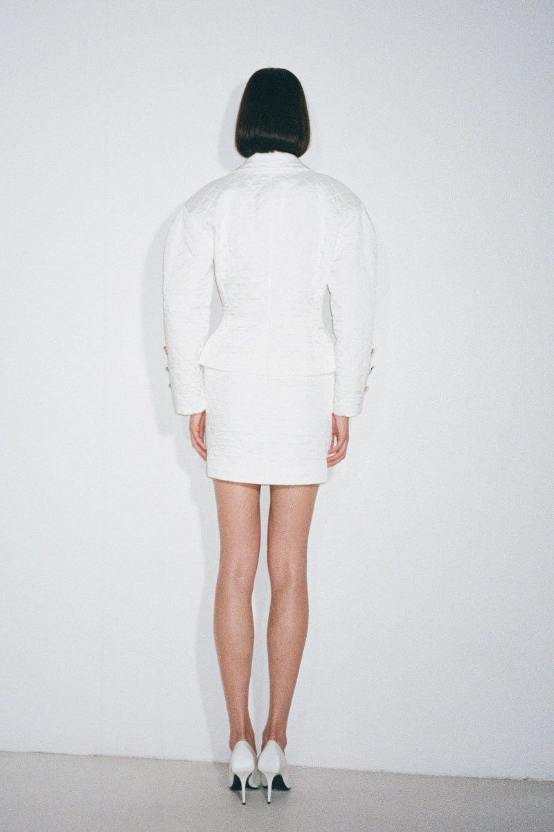 Nué Margot blazer in white, stylish tailored jacket with lapels and button details, perfect for a chic, sophisticated look.