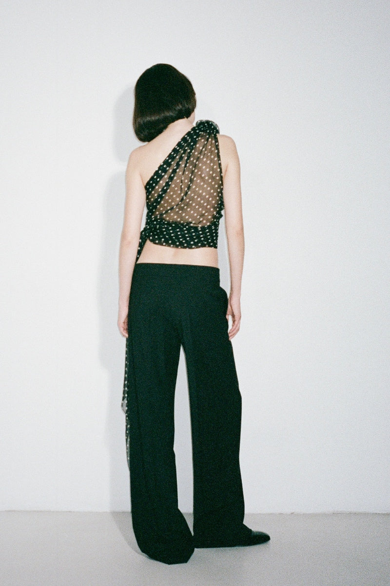 Black HELOÏSE top by Nué, stylish sleeveless blouse with a relaxed fit, shown on a model.
