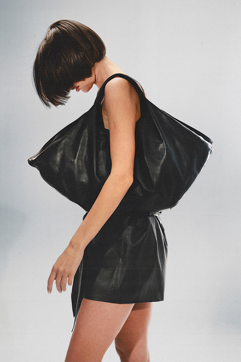 OPHELIA OVERSIZED LEATHER BAG IN BLACK - CULT MIA