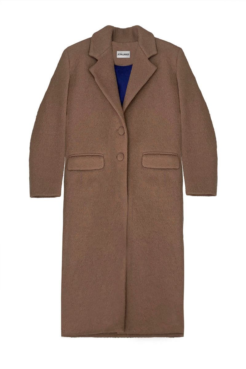 JC Pajares curly camel wool coat in camel color, stylish coat with textured fabric, front buttons, and classic silhouette.