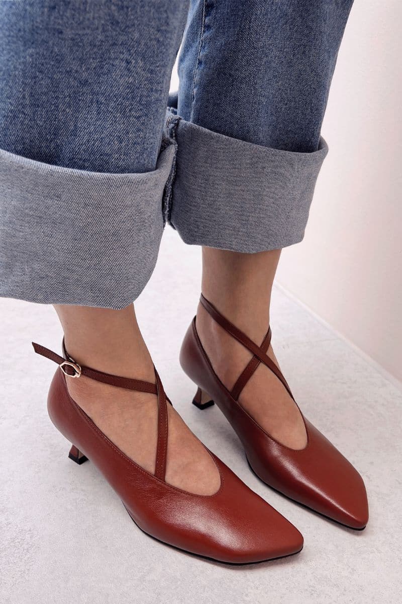 Brown PISA X-strap heels by Je La Connais, stylish open-toe footwear with ankle straps, size EU 35.