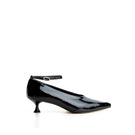 Black leather Je La Connais Tours pumps with pointed heels and elegant design, size EU 39, stylish for formal or evening wear.