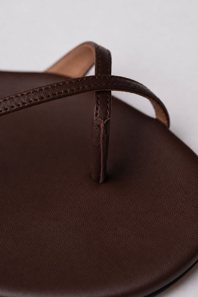 Kolane Esme sandal in tobacco color, showcasing comfortable slip-on design with open toe and stylish straps.