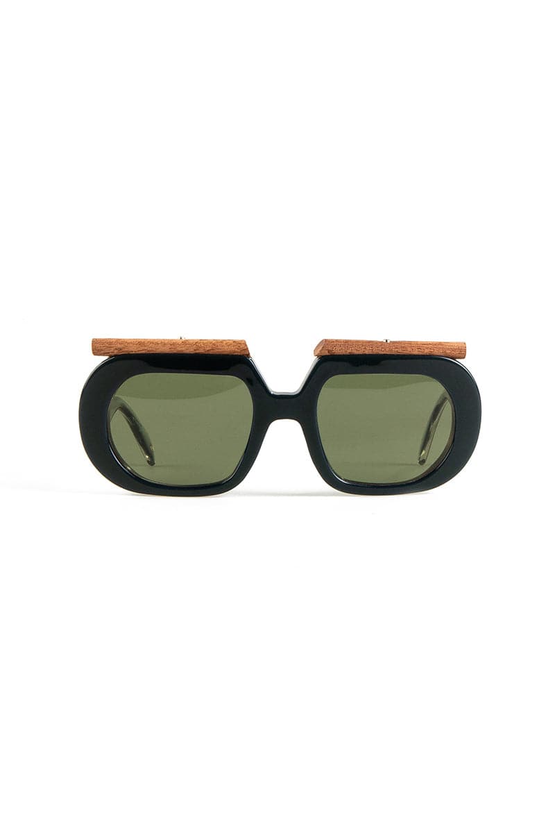 L'Obscure Clarté Green Soul W3 acetate sunglasses with green frames and lenses, stylish and versatile eyewear for everyday wear.