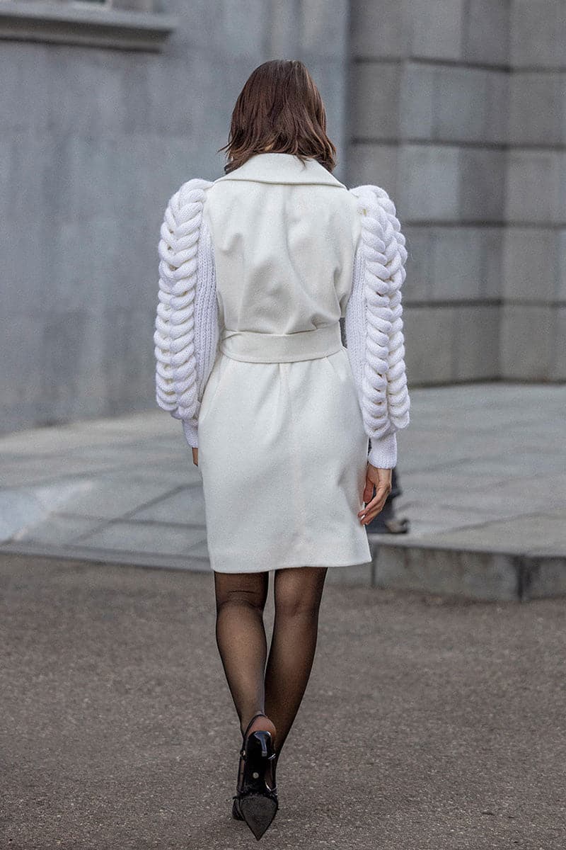 BELTED WHITE COAT WITH KNITTED SLEEVES | Liya | CULT MIA