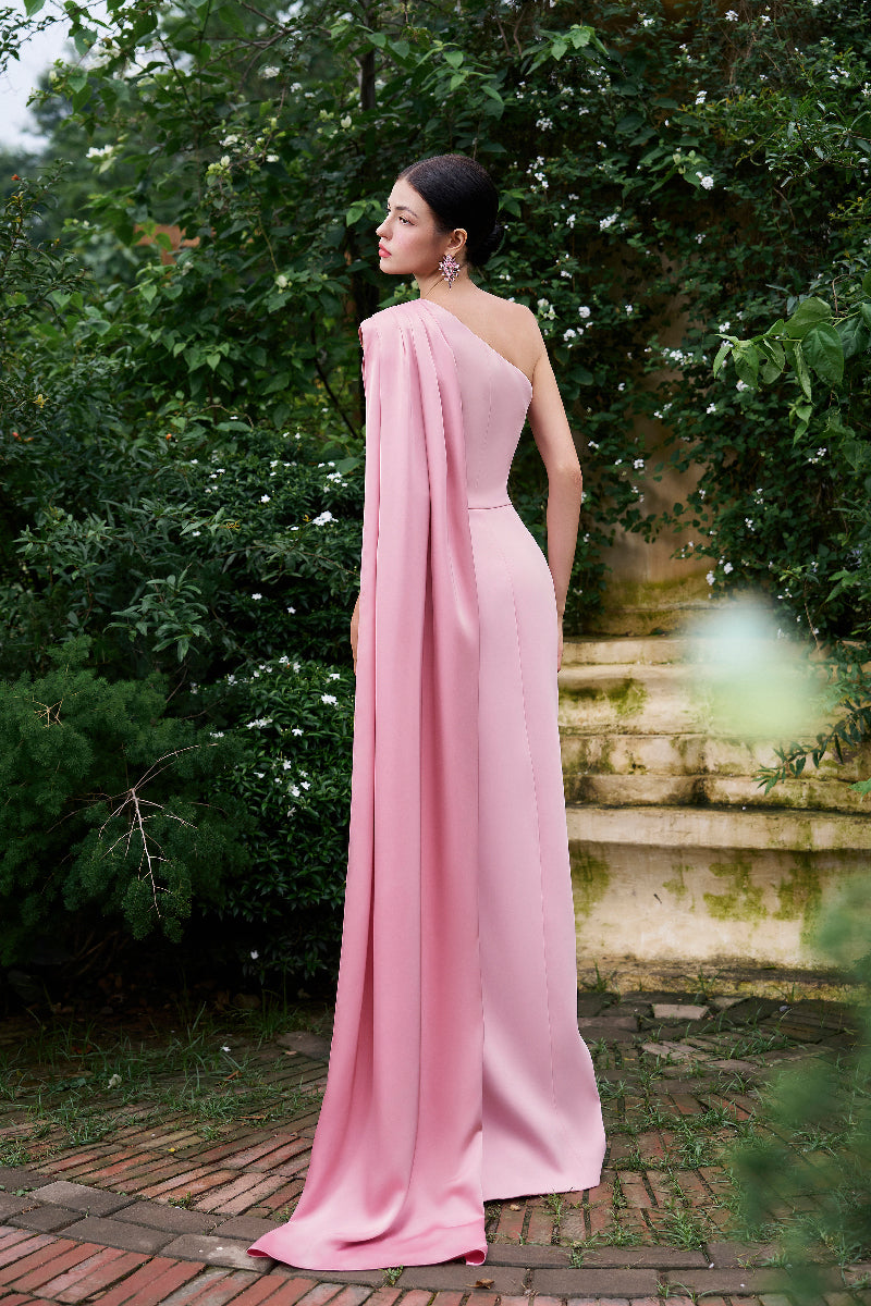 I.H.F asymmetrical shoulder column gown with pleated details, elegant evening dress showcasing a sleek silhouette and stylish design.