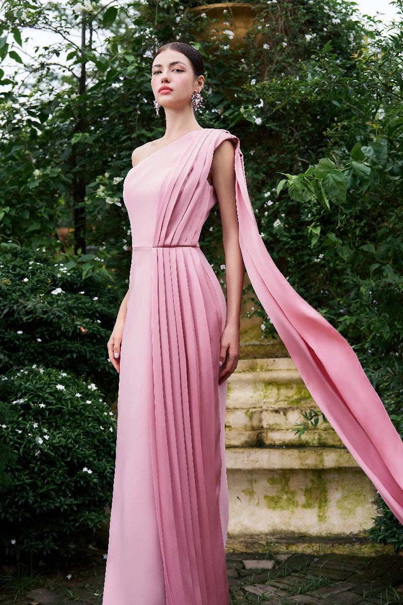 I.H.F asymmetrical shoulder column gown with pleated details, elegant evening dress featuring a sleek silhouette and stylish design.