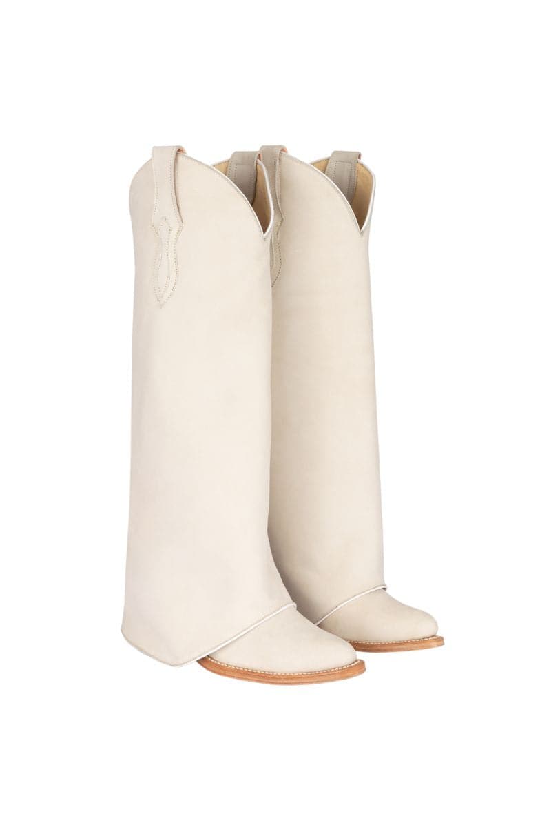 Beige nubuck cowboy boots by Lorena Saravia with classic design and pointed toe, size EU 37, stylish and versatile footwear.