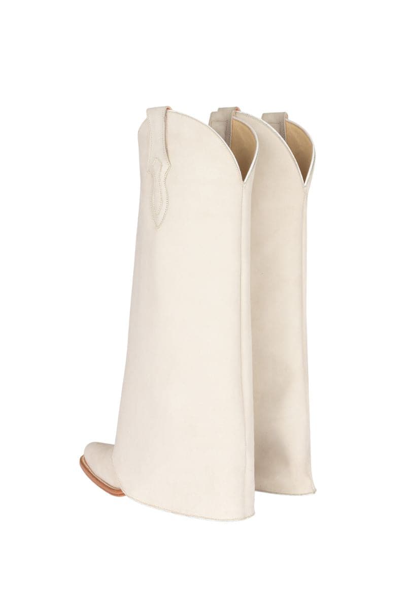 Beige nubuck cowboy boots by Lorena Saravia with classic western style and pointed toe, in EU size 37.