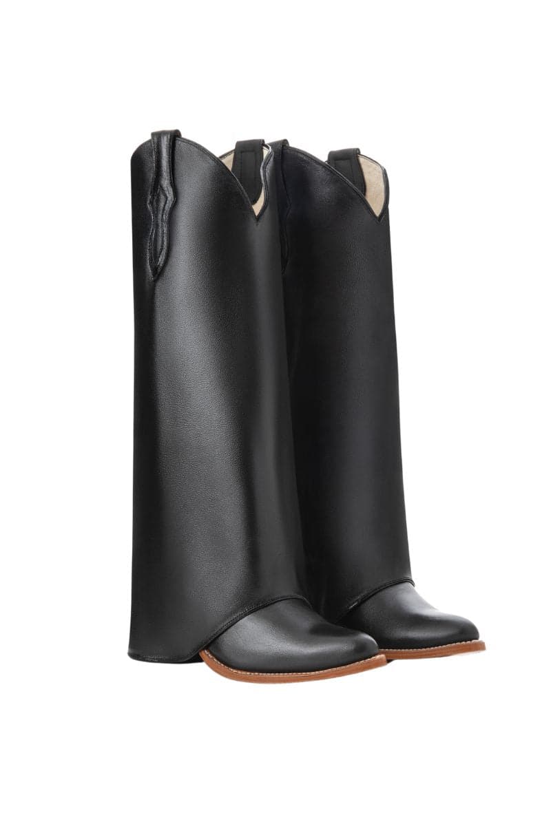 Black basic cowboy boots by Lorena Saravia, featuring classic Western design and leather material, size EU 37.