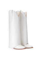 White basic cowboy boots by Lorena Saravia with classic design, featuring smooth leather and traditional stitching.