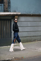 White basic cowboy boots by Lorena Saravia, featuring classic western style and sleek design, shown in size EU 37.