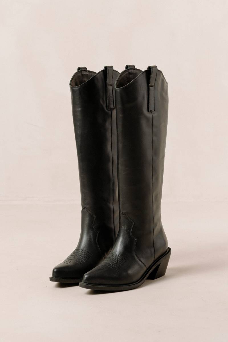 MOUNT BLACK BOOTS - CULT MIA
