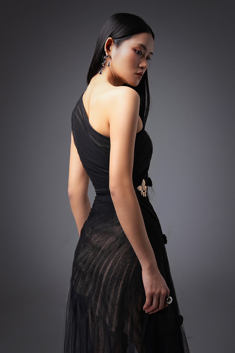 CULT MIA X HAPPY CLOTHING MAKENNA A-LINE ORGANZA MAXI DRESS IN BLACK - CULT MIA