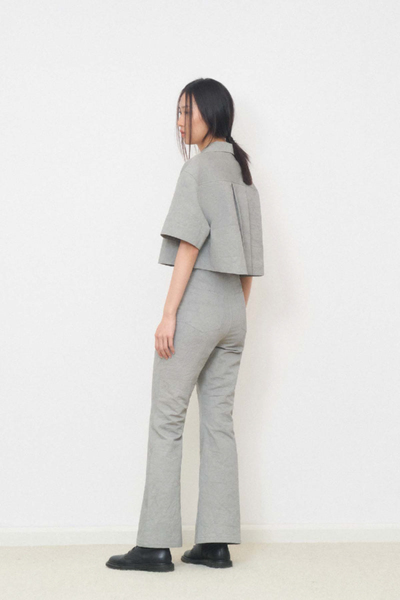 STRAIGHT-LEG PANTS WITH REVERSE FRONT PLEATS IN GRAY - CULT MIA