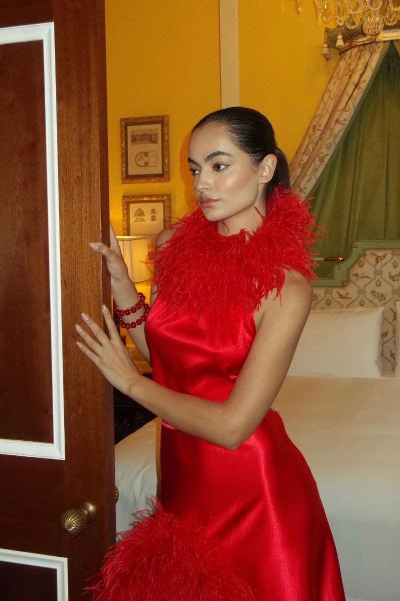 Red Nué Cult Mia X Nué Studio Laetitia feather midi skirt with layered feather details, stylish and elegant for fashionable wear.