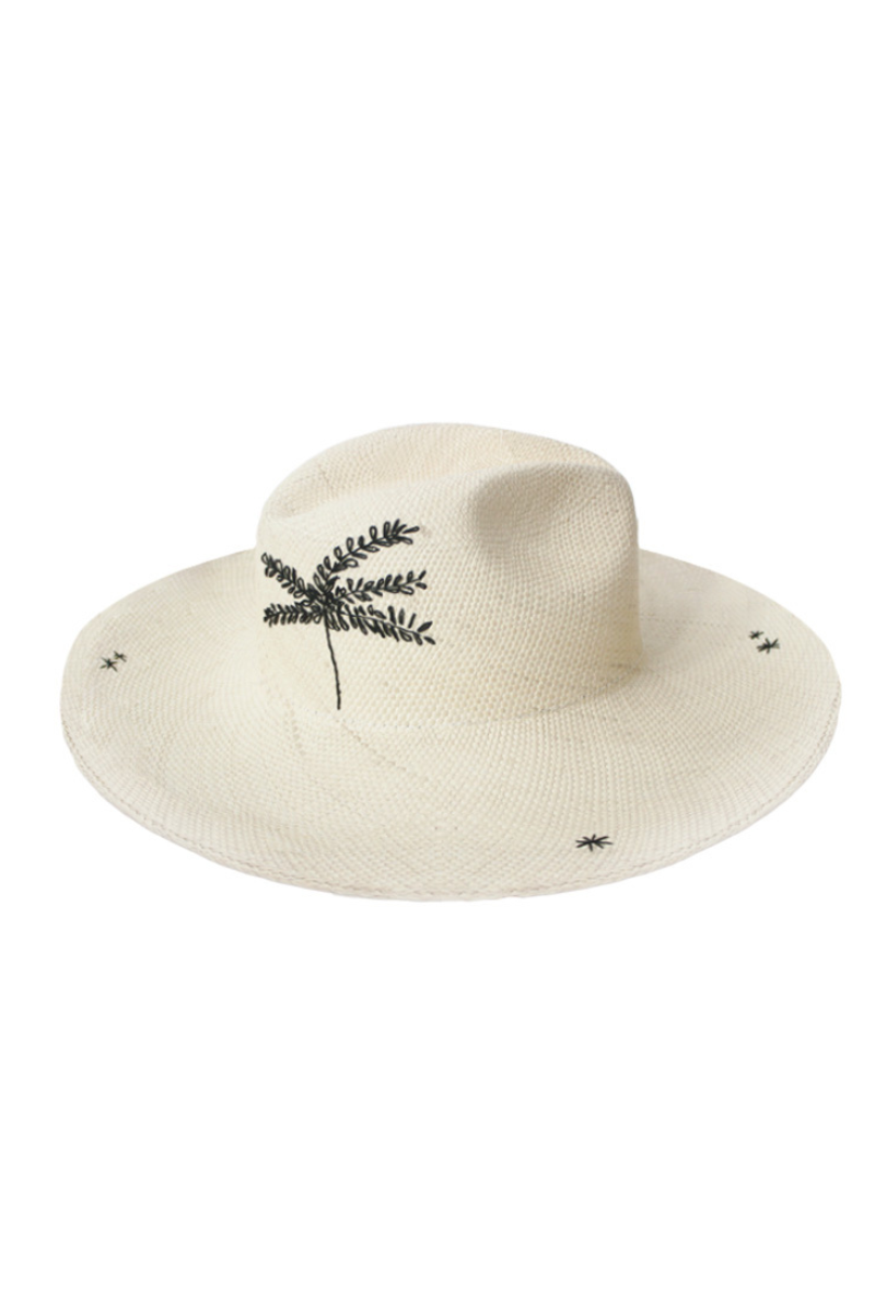 White sunrise hat by Pájara Pinta, stylish wide-brim hat made of lightweight material, perfect for sun protection.