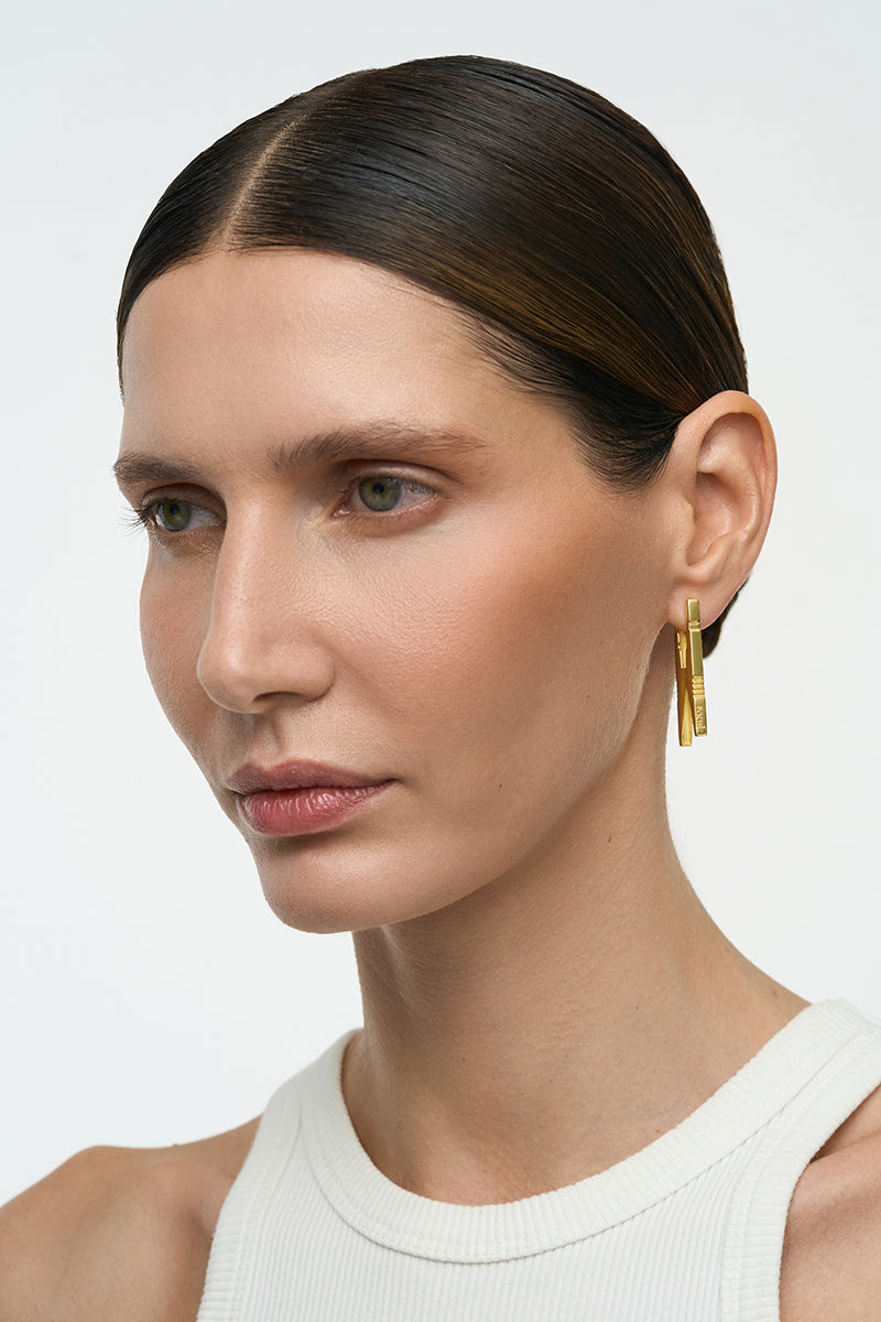 CLOTHESPIN ESSENTIAL MONO EARRING IN GOLD - CULT MIA