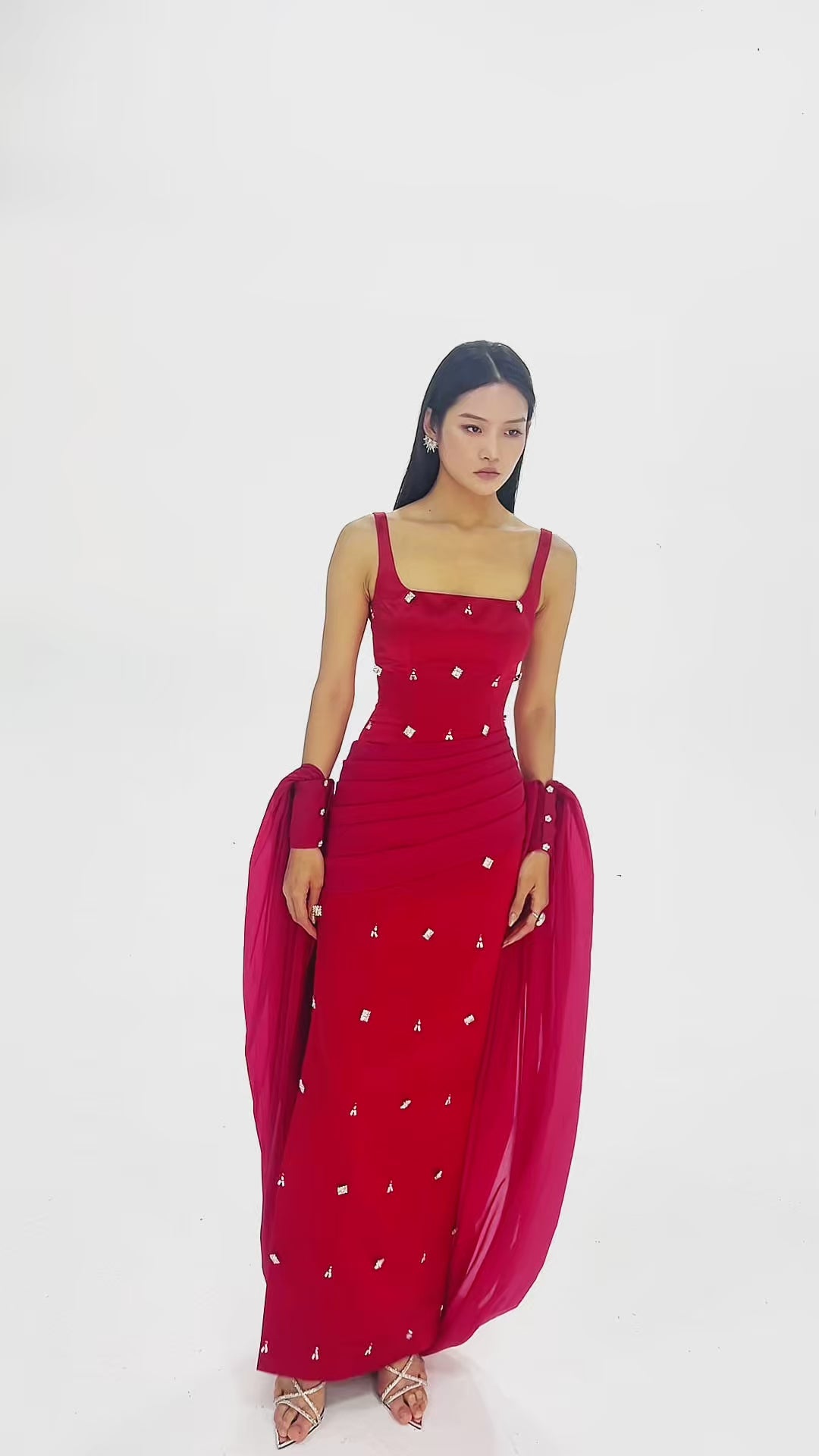 ROBE LONGUE FOURREAU EN TAFFETAS ROUGE SIENNA CULT MIA X HAPPY CLOTHING