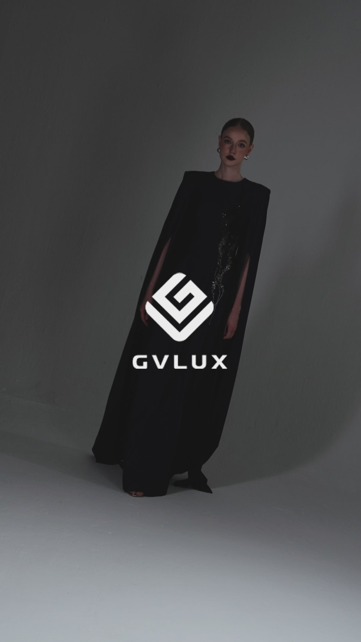 A-LINE GOWN WITH FLARED SLEEVES IN DARK BLUE