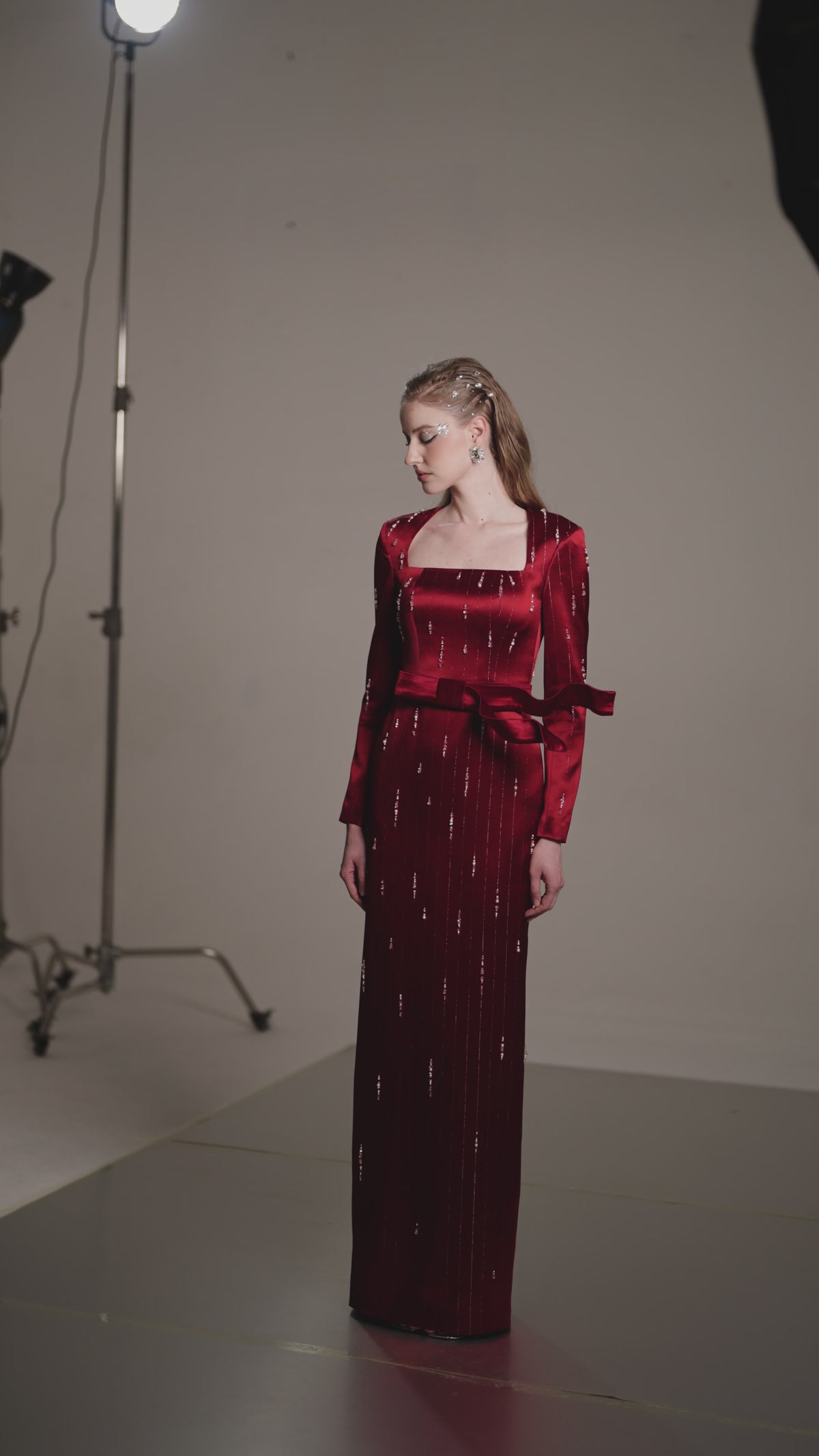 MARISOL RED METALLIC BELTED TRAIN COLUMN GOWN