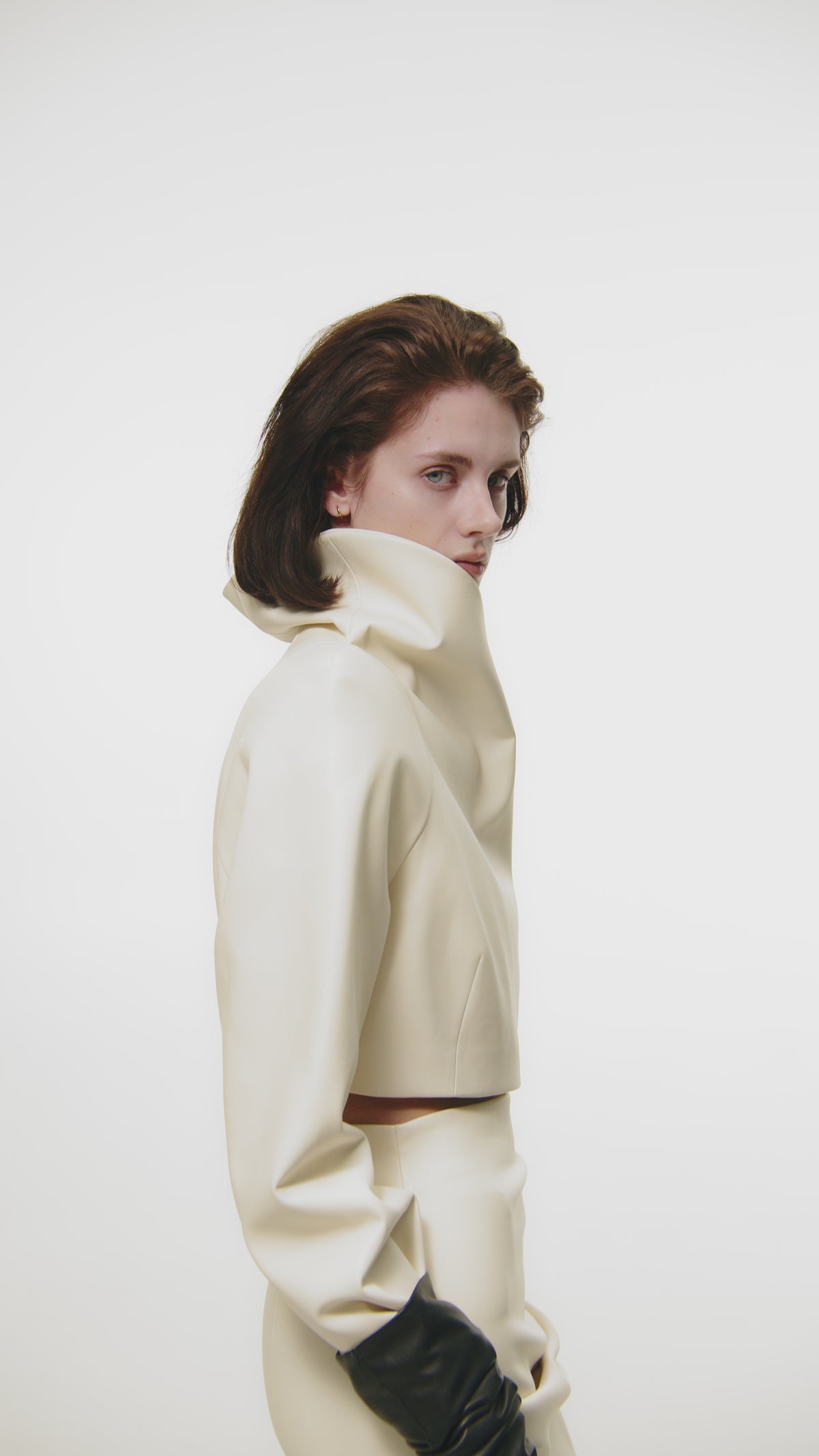 CROPPED LEATHER JACKET IN OFF-WHITE