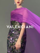 ROBE SANS BRETELLES À SEQUINS AVEC CAPE LONGUE TRAÎNANTE