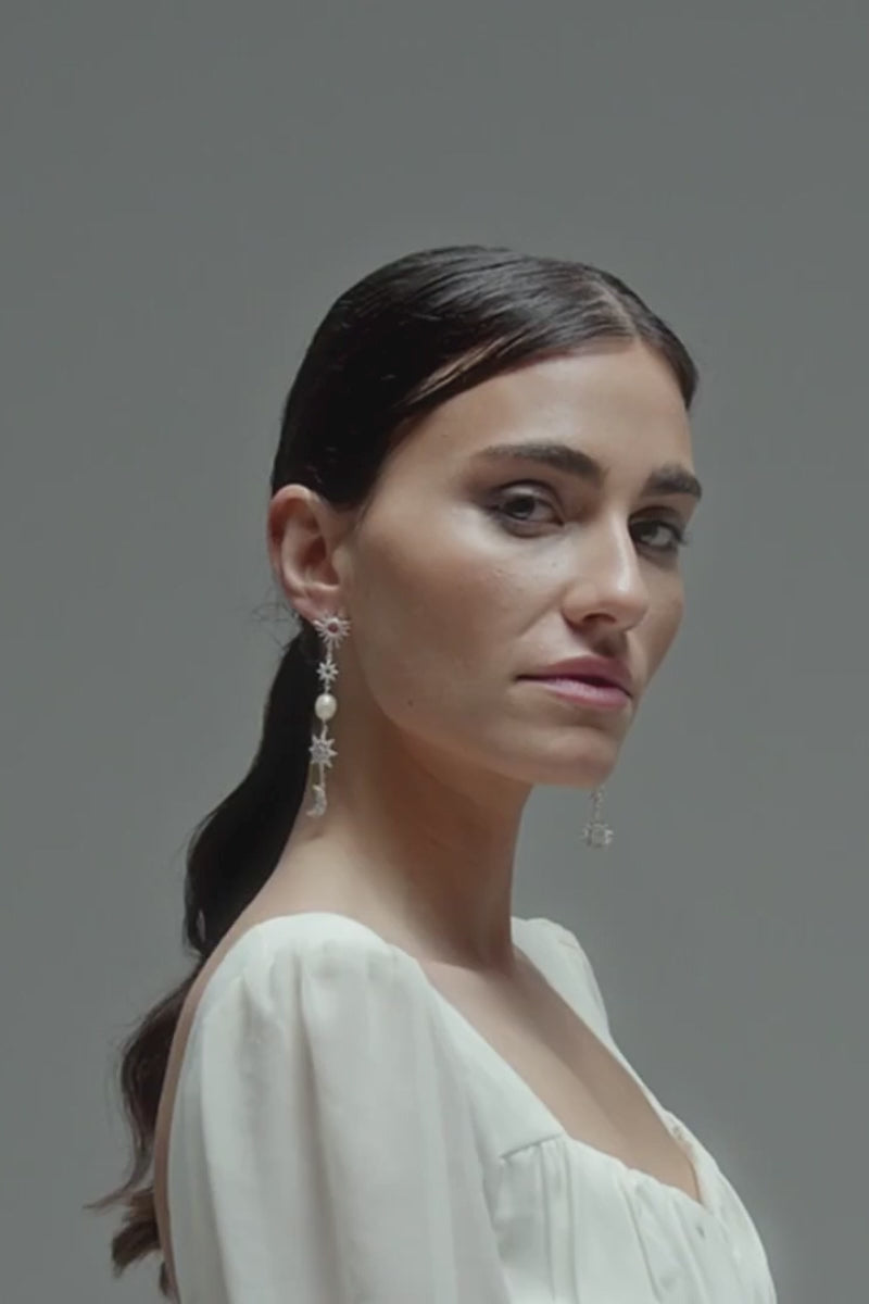 LES BOUCLES D'OREILLES EN ARGENT JUSTICE
