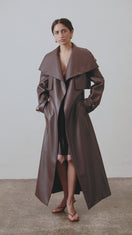 TRENCH EN CUIR VÉGÉTALIEN MARRON FONCÉ