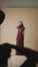 ROBE LONGUE EN DENTELLE GUIPURE VINE DE COULEUR BORDEAUX
